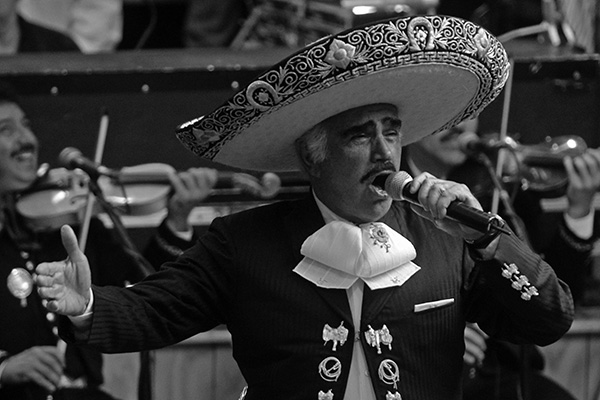 A un año de la muerte de Vicente Fernández, los problemas legales por su imagen continúan