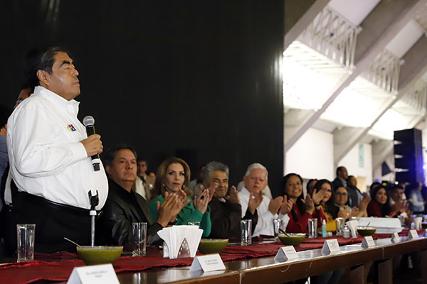 Mantiene Puebla estabilidad política y gobierno trabaja sin distingos partidistas: Barbosa