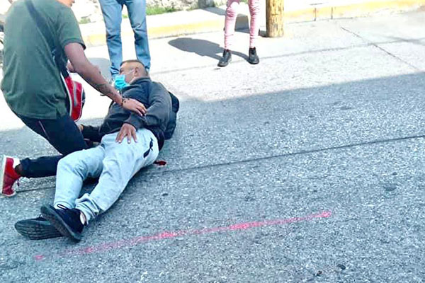 Motociclista es baleado durante un violento asalto