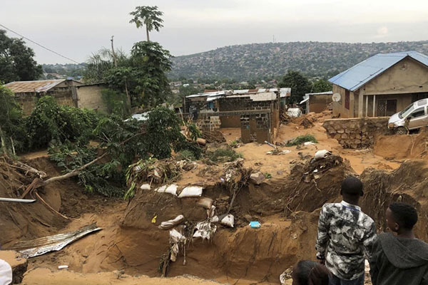 Ascienden a 140 los muertos por inundaciones y deslaves en el Congo