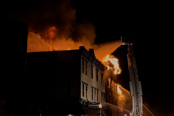 Al menos 10 fallecidos tras incendio de apartamentos en la ciudad francesa de Lyon
