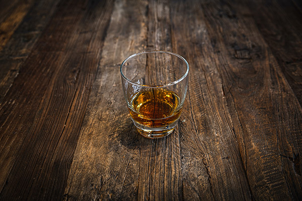 Asciende a 81 el número de muertos por consumo de licor adulterado en estado indio