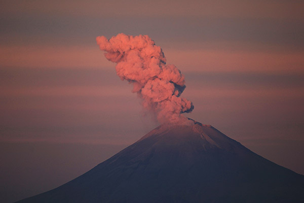 Activan protocolos de alerta por explosión en el Popocatépetl