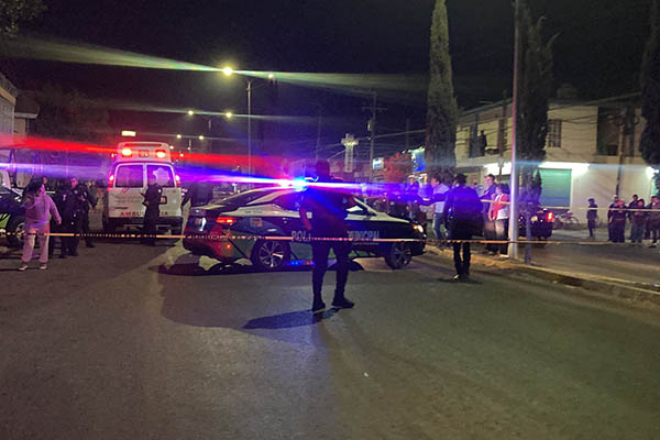 Acribillan a un hombre mientras conducía su camioneta