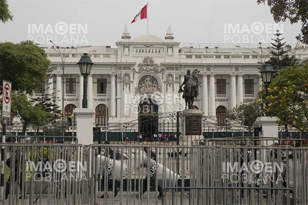 Congreso de Perú aprueba adelantar para abril de 2024 las elecciones generales