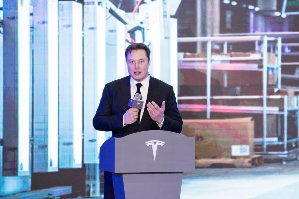 Acciones de Tesla en 2022: especialistas atribuyen la caída bursátil a Elon Musk