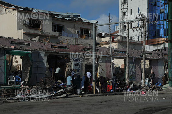 Una veintena de muertos por una doble explosión en Somalia