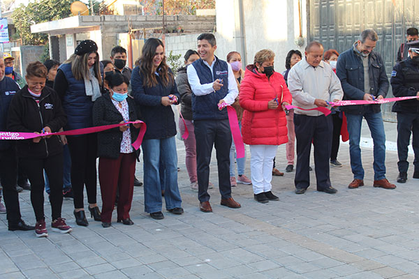 Entrega Eduardo Rivera rehabilitación de calles en Minerales del Sur