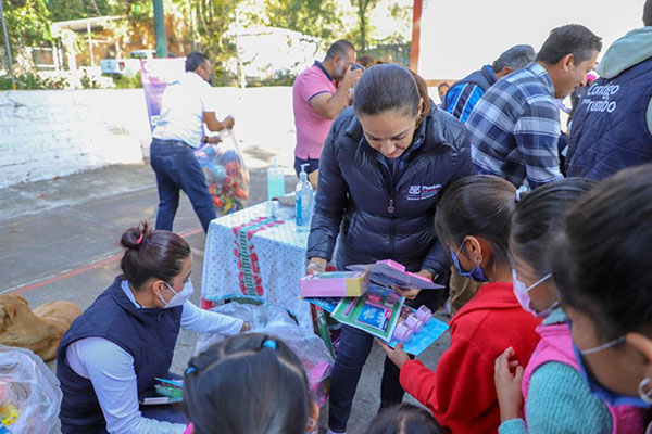SMDIF lleva la ilusión del Día de Reyes a pequeños de San Francisco Totimehuacán
