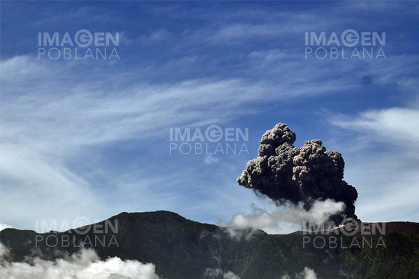 Volcán indonesio Marapi entra en erupción; expulsa ceniza a 300 metros de altura