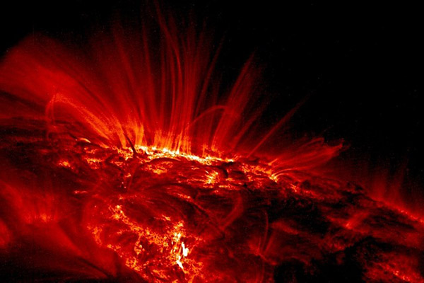 Peligrosa mancha solar desencadena erupción de clase X que golpea a la Tierra
