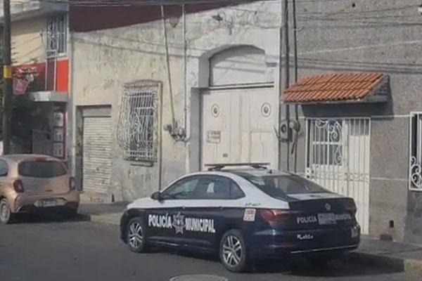 Mujer halla sin vida a su padre dentro de su casa