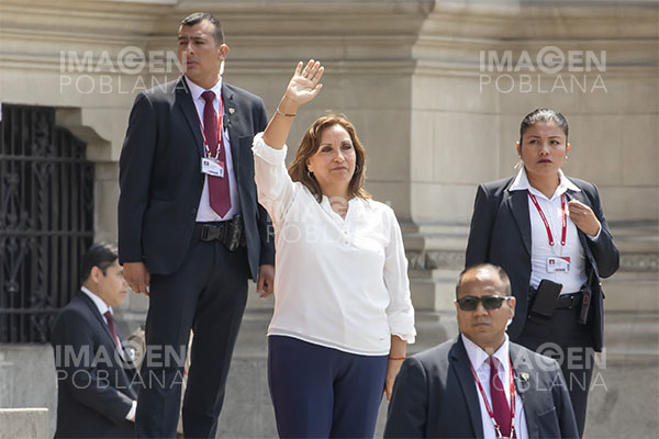 Fiscalía de Perú inicia investigación contra presidenta por genocidio en manifestaciones