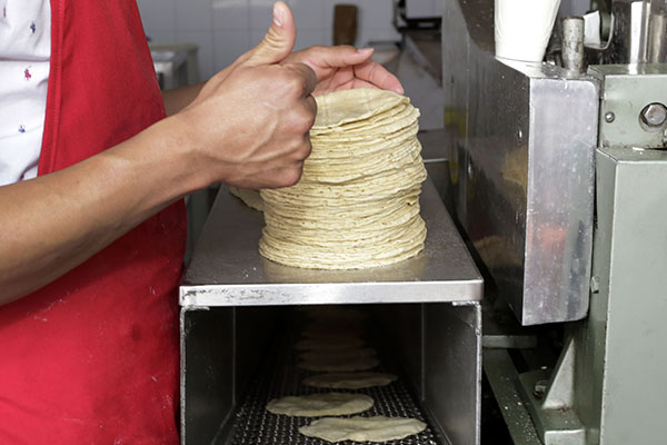 ¿Cómo ha incrementado el precio de las tortillas y el pan en Puebla?