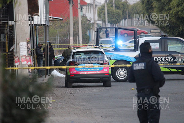 Abandonan cadáver calcinado frente a tianguis de ropa Independencia