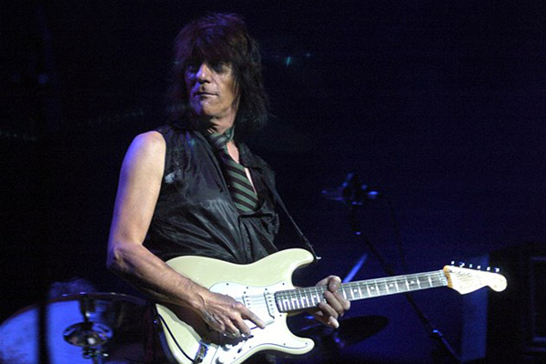 Legendario guitarrista británico Jeff Beck fallece a los 78 años