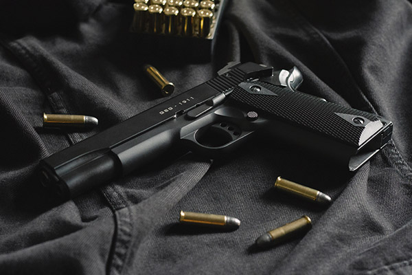 Acceso a armas y violencia en medios aumentan riesgo de que niños se conviertan en tiradores en EU
