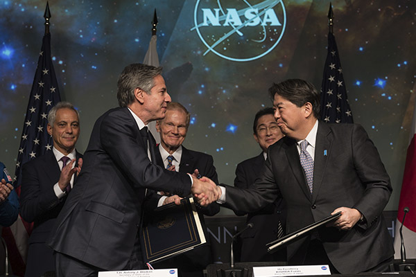 EU y Japón firman acuerdo de cooperación espacial