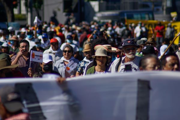 Occidente de El Salvador en alerta roja por intensa actividad sísmica