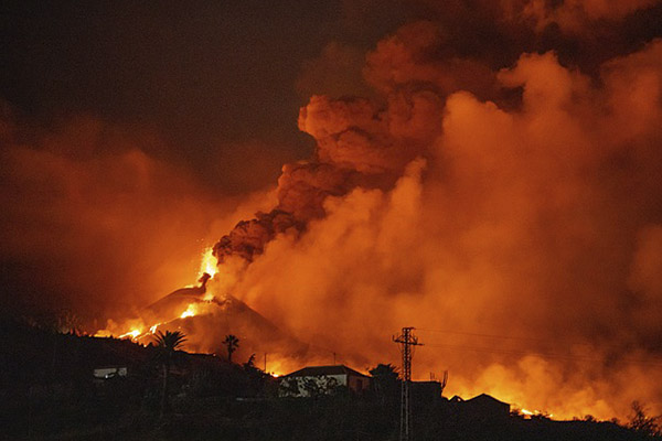 Expertos advierten que volcán de La Palma podría causar megatsunami en EU