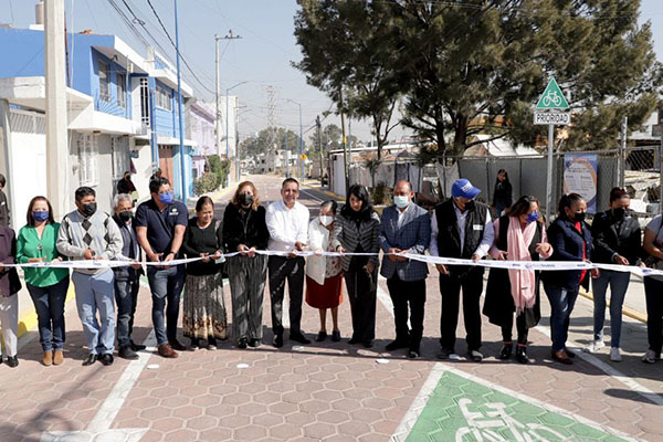Mundo Tlatehui inaugura obras de adoquinamiento