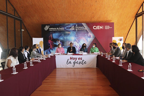 Reconoce Claudia Sheinbaum exitoso modelo de clústeres del gobierno poblano