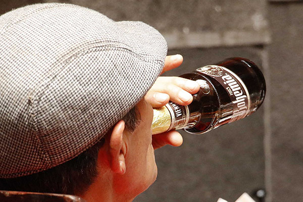 Le declaran la guerra al cigarro… ¿y al alcohol cuándo?