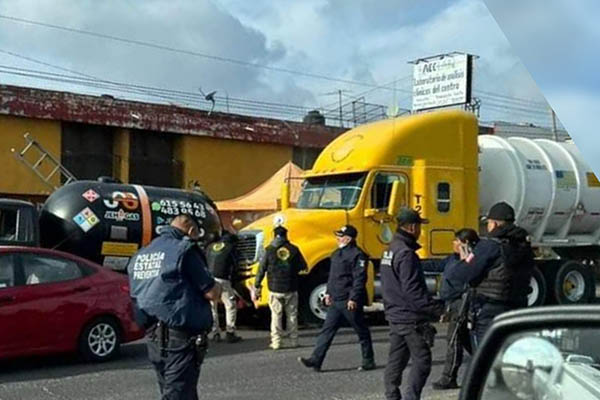 Recuperan tráiler robado tras persecución y balacera