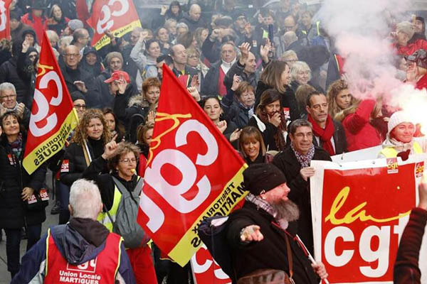 Detienen a unas 30 personas en protestas contra la reforma de las pensiones en París