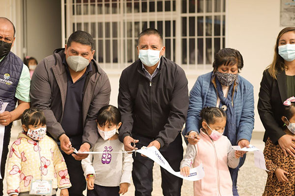 Entrega Mundo Tlatehui dos aulas didácticas en preescolar de San Andrés Cholula