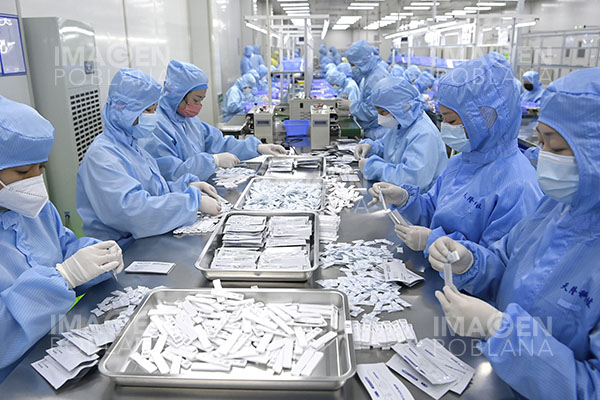 Muertes por covid-19 aumentan 20 % en el último mes, según la OMS