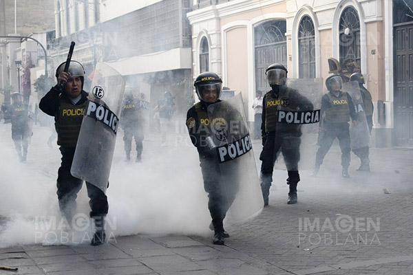 Enfrentamientos durante manifestaciones en Perú dejan un muerto y 10 heridos