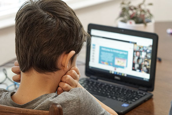 Uso desmedido de internet en niños: riesgos y recomendaciones ante ellos