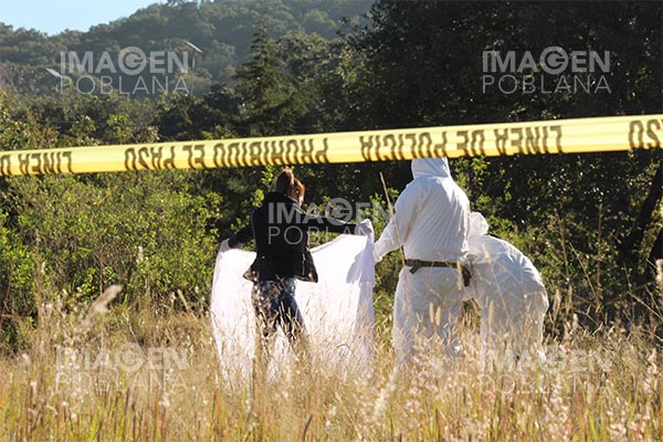 Localizan cadáver semidesnudo en terrenos de cultivo