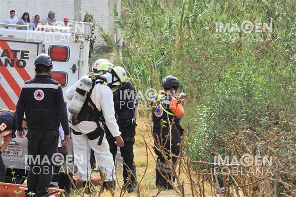 Abandonan cadáver embolsado en predio baldío