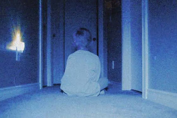 “Skinamarink”, la nueva apuesta de terror al estilo de “Bruja de Blair” y “Actividad Paranormal”