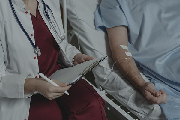 Miles o millones de pesos, ¿cuánto cuesta tratar el cáncer en México?
