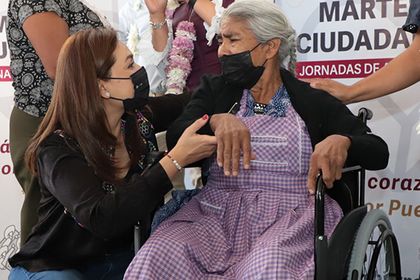 En Acteopan, SEDIF beneficia a adultos mayores durante "Martes Ciudadano"