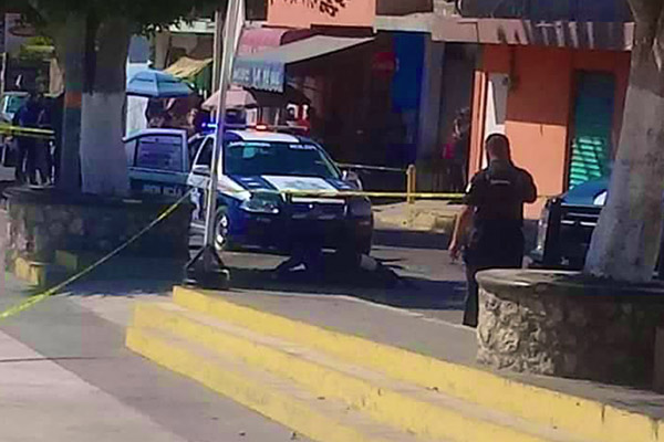 Sujetos armados ejecutan a hombre frente a sus dos hijas