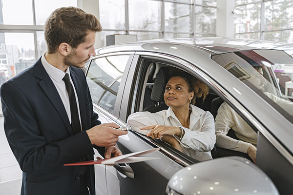 Rentar o comprar un auto, ¿qué es más conveniente?