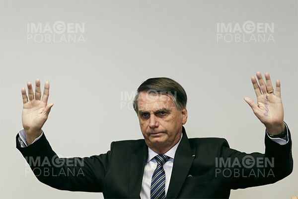 Bolsonaro afirma desde EU que "no renuncia" a Brasil