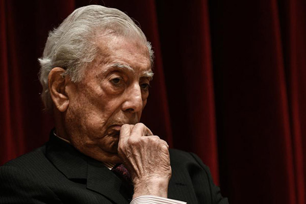 Mario Vargas Llosa hace historia al ingresar en la Academia Francesa