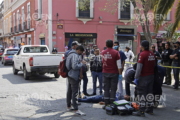 Trabajador del Ayuntamiento cae de camioneta durante operativo antiambulantes