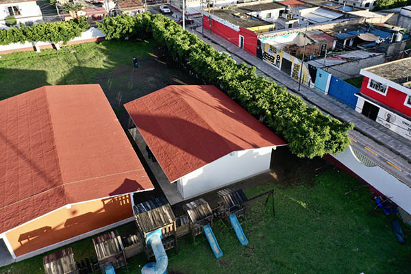 Delincuentes dejan sin computadoras a niños de primaria