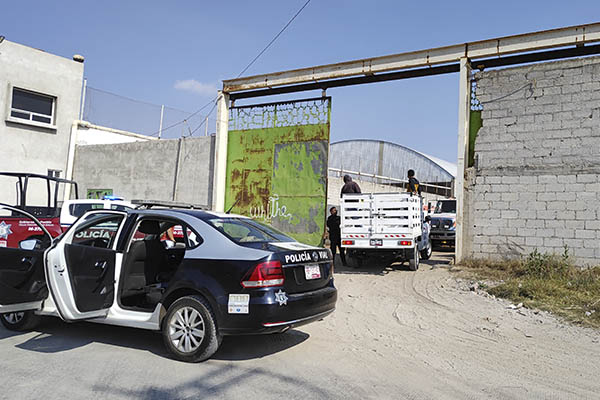Incendio en fábrica de reciclaje provoca movilización de emergencia