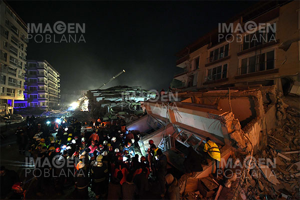 Suben a 29,605 los muertos por los terremotos en Turquía