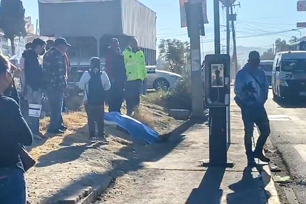 Mujer muere repentinamente en plena vía pública