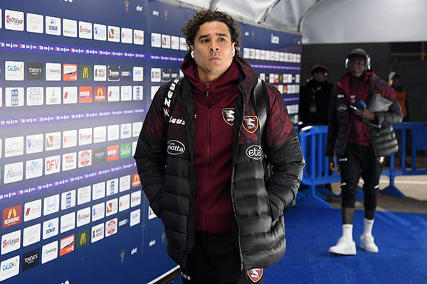 Después de recibir 17 goles, mandan a la banca a Guillermo Ochoa en Italia