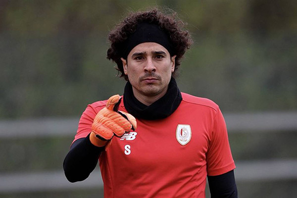 Guillermo Ochoa sonríe: la nueva noticia que cambiaría su suerte en Italia