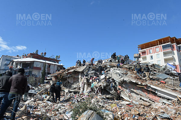 Sismólogos registran más de 4,800 réplicas tras terremotos en Turquía